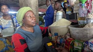 Vendeuse du marché feu rouge Ville de Bukavu