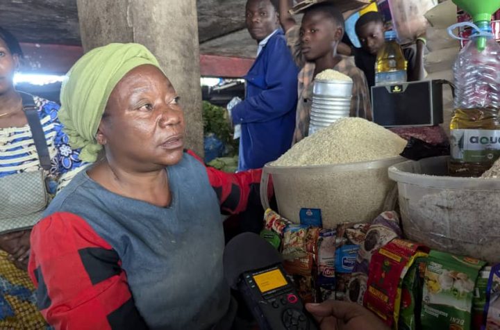 Vendeuse du marché feu rouge Ville de Bukavu